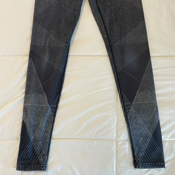 Nike Black & Gray Abstract Leggings - Picture 5 of 7